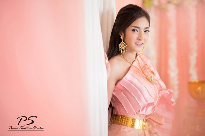 Woman in traditional Thai dress with gold jewelry