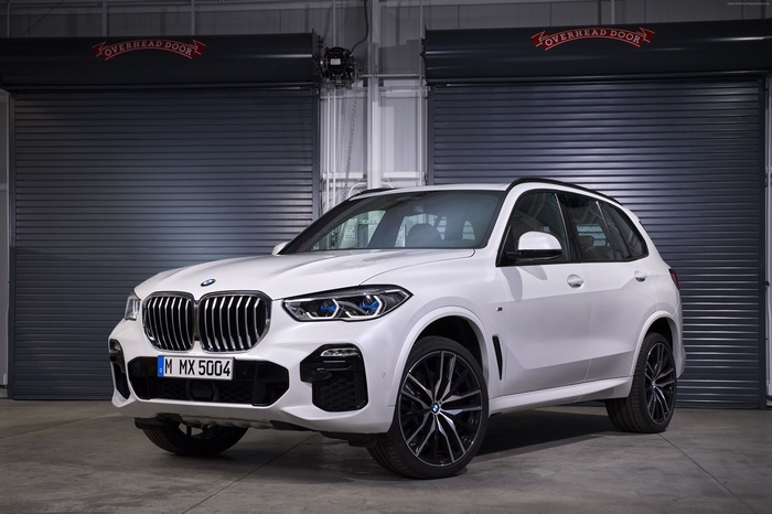 White BMW X5 M Sport SUV 4K