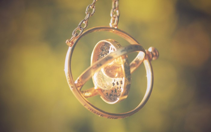 Golden Time Turner necklace with intricate details