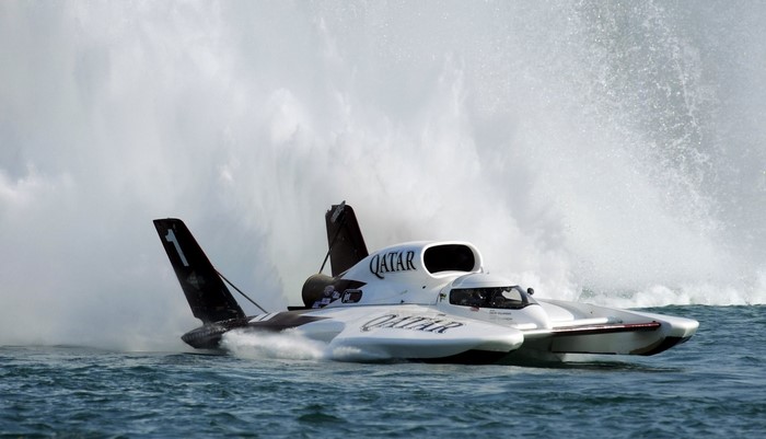 Qatar Hydroplane Racing Boat with Water Splash