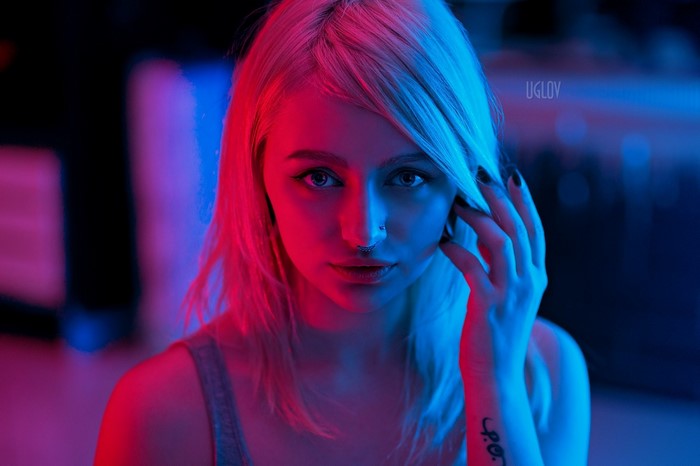 Woman with blonde hair and nose piercing
