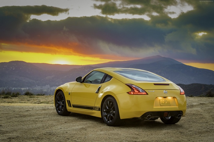 Yellow 2019 Nissan 370Z Heritage Edition 4K