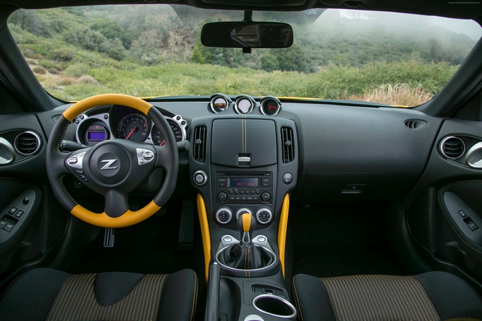 Nissan 370Z Heritage Edition interior