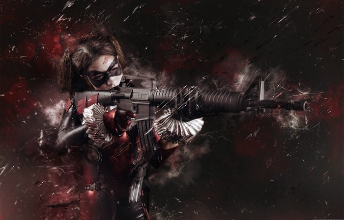 Harley Quinn cosplay with assault rifle
