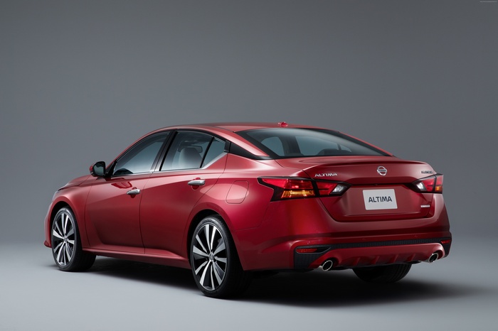 Red Nissan Altima 2019 4K
