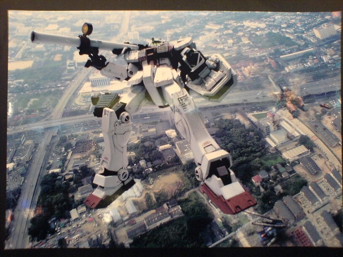RX-78-2 Gundam from Mobile Suit Gundam in flight