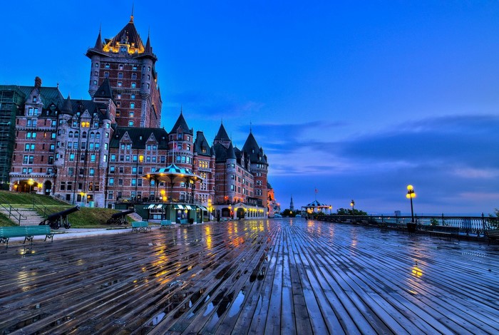 Château Frontenac and Terrasse Dufferin at dusk
