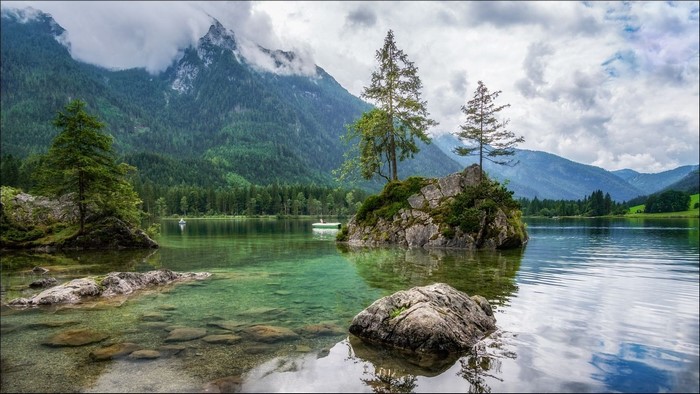 Lake with mountains and trees in Germany