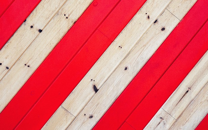 Diagonal red and wood planks pattern