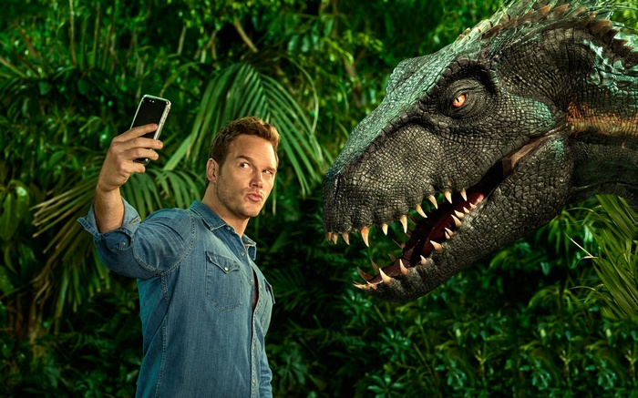 Chris Pratt with Dinosaur from Jurassic World: Fallen Kingdom 4K
