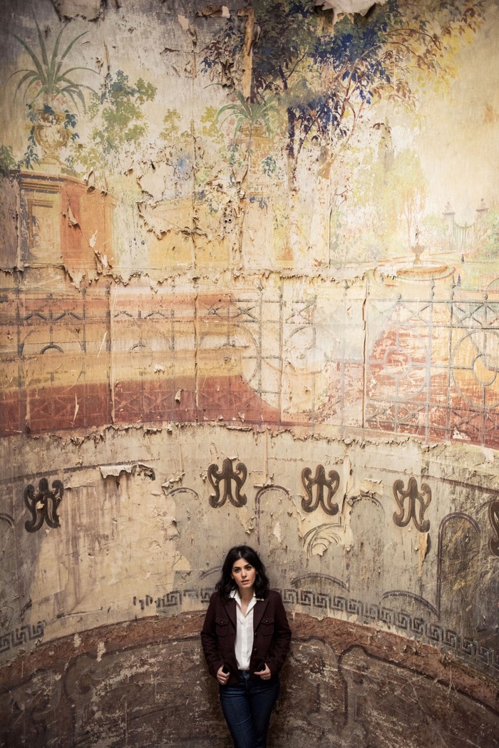 Katie Melua in front of a peeling mural