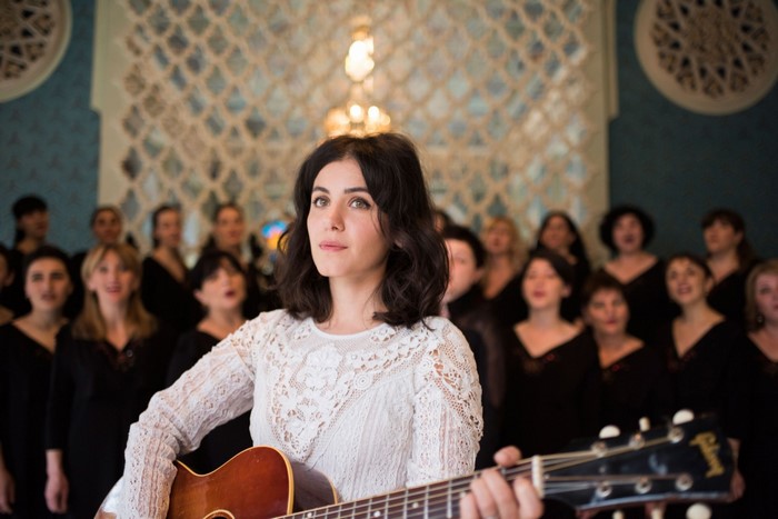 Katie Melua with a choir