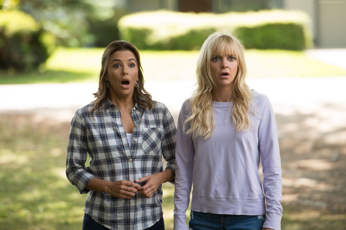Eva Longoria and Anna Faris in Overboard