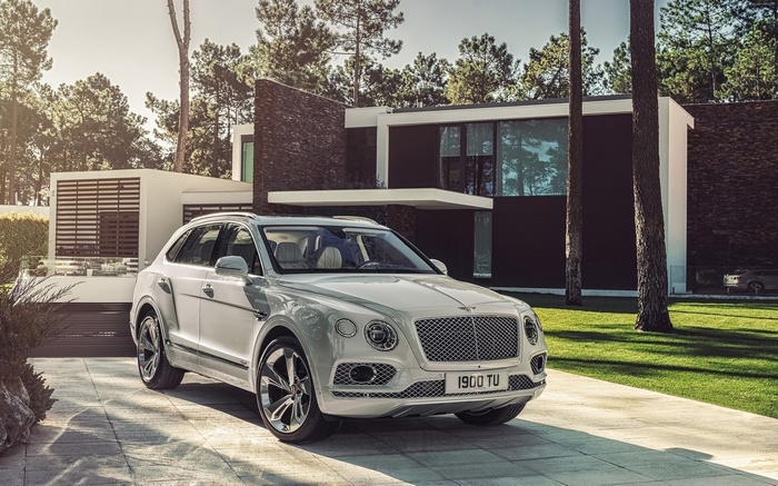 Bentley Bentayga Hybrid at Geneva Motor Show 2018