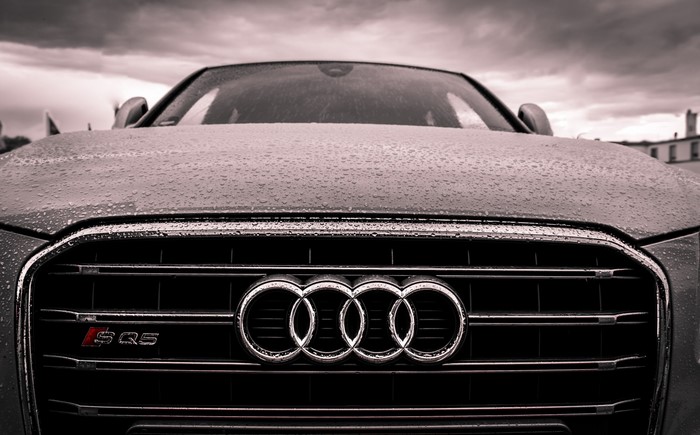 Audi SQ5 grille with water droplets