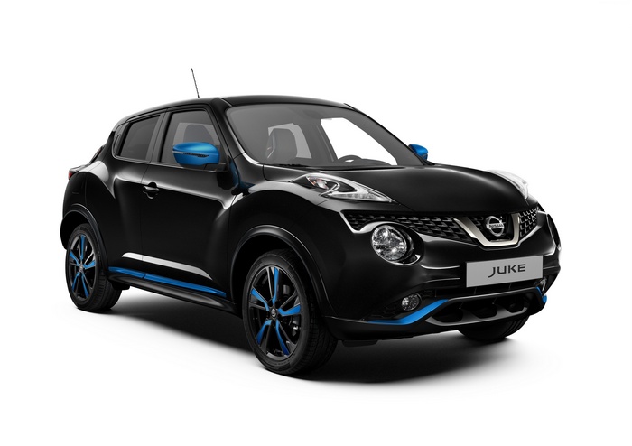 Black Nissan Juke with blue accents