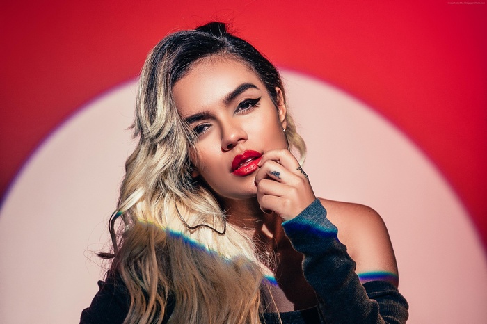 4K photo of Karol G