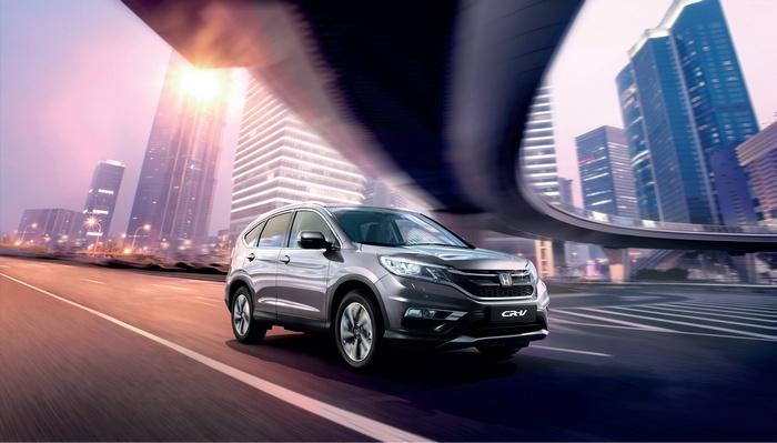 Honda CR-V driving in city