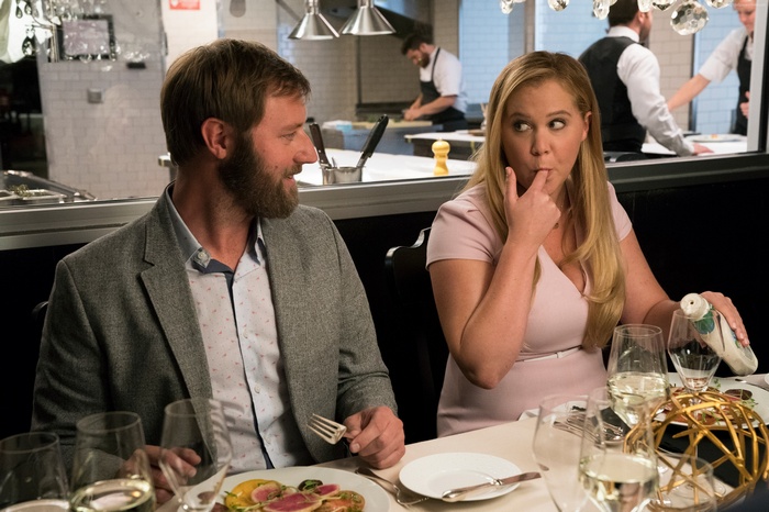 Amy Schumer and Rory Scovel in I Feel Pretty 4K