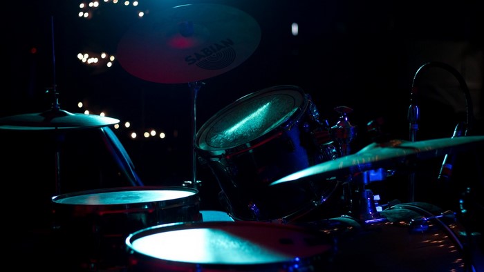 Drum set with cymbals and lights
