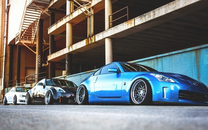 Blue Nissan 350Z and other cars parked