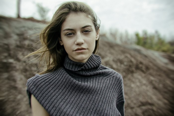 Woman wearing a grey turtleneck sweater outdoors