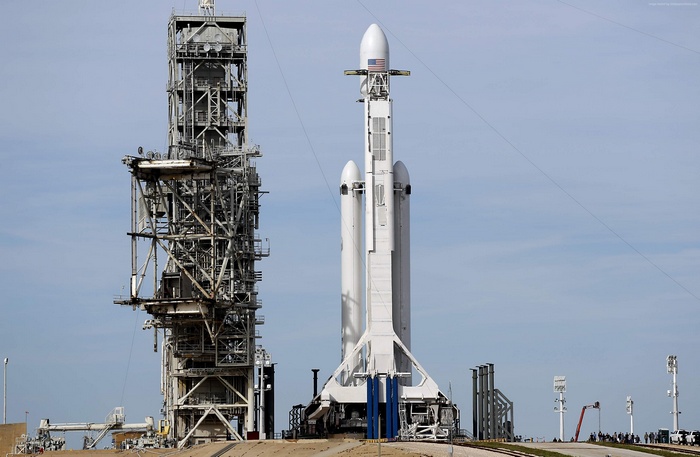 SpaceX Falcon Heavy rocket on launchpad
