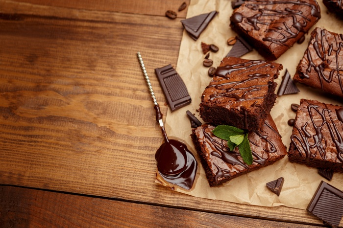 Chocolate brownies with chocolate drizzle and mint