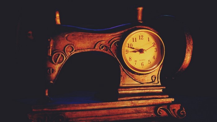 Vintage sewing machine clock
