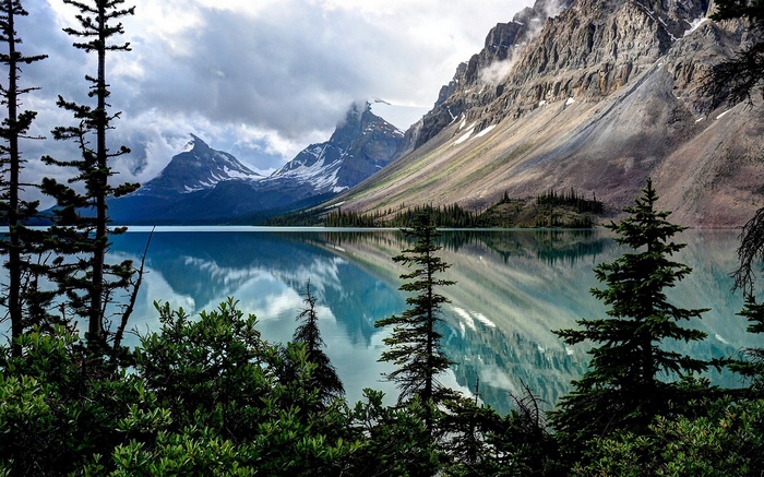 Bow Lake and Mountains in Banff National Park