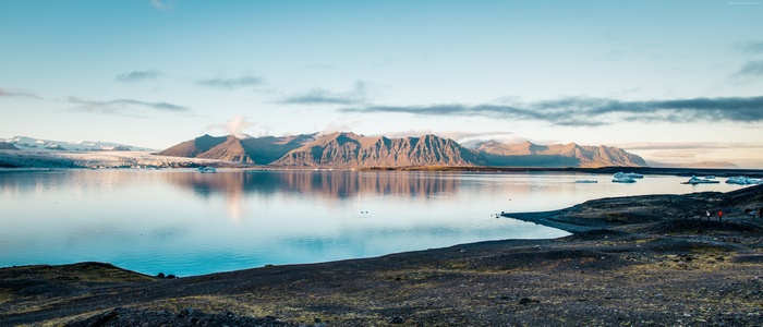Joekulsarlon lagoon with mountains and icebergs
