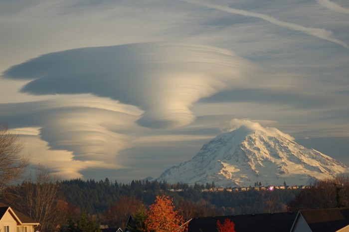 Lenticular clouds over Mount Rainier, Washington state