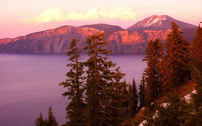 Crater Lake National Park at sunset