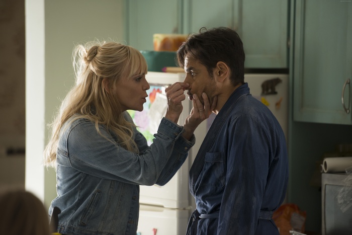 Anna Faris and Eugenio Derbez in Overboard