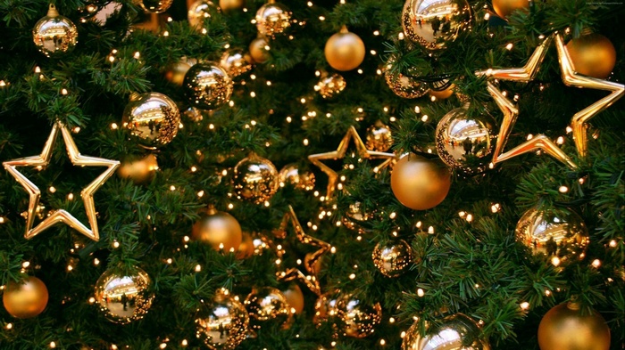 Christmas tree with golden balls and stars