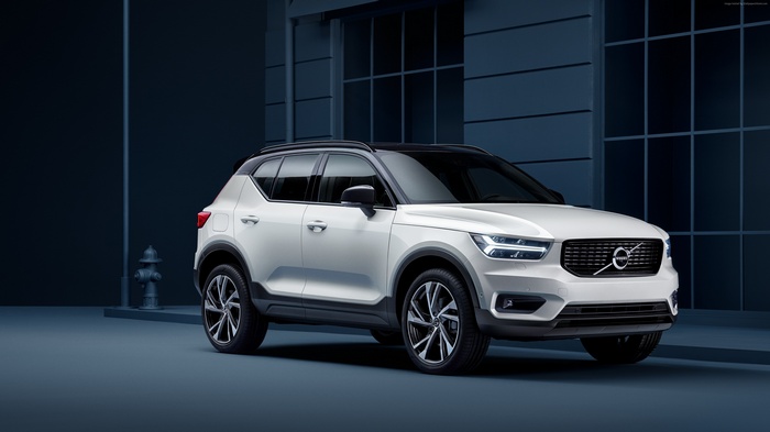 White Volvo XC40 2018 Car