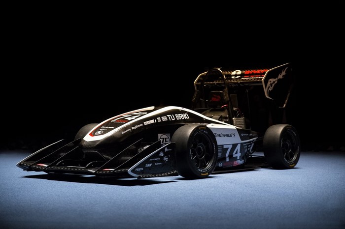 Formula 1 race car with TU BRNO branding