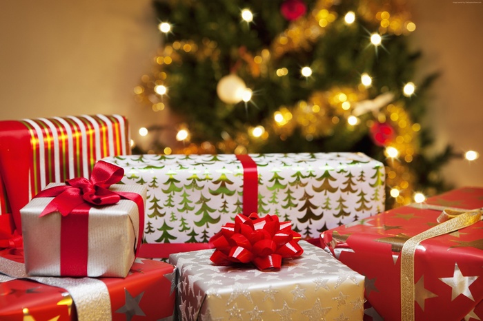 Christmas gifts and tree 4K