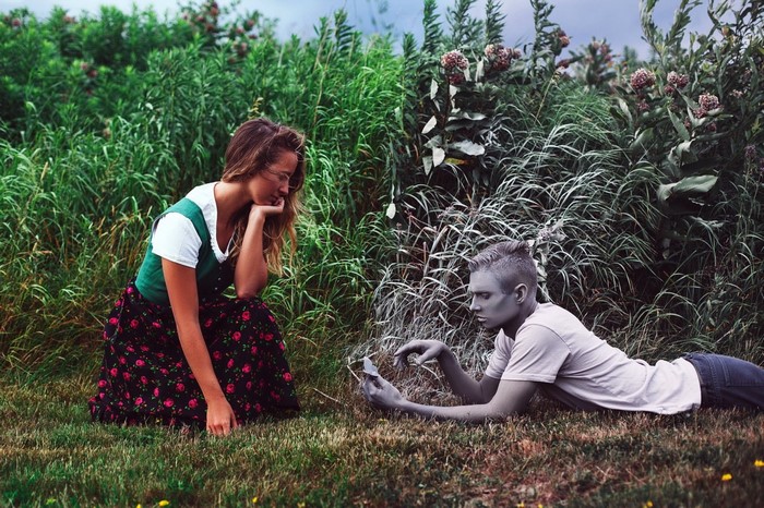 Woman and gray-skinned man in a field