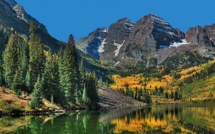 Maroon Bells mountains reflected in Maroon Lake, Colorado