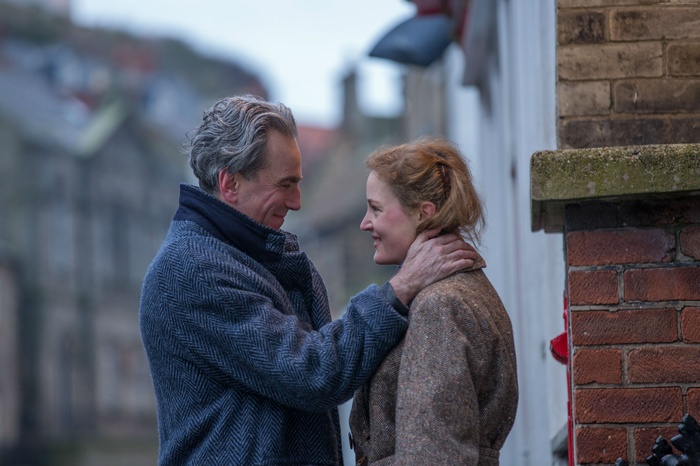 Vicky Krieps and Daniel Day-Lewis in Phantom Thread 4K