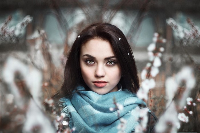 Woman with blue scarf and white flowers in hair