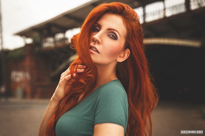 Redhead woman with long hair and pierced nose