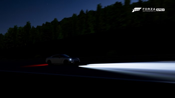 Nissan GT-R R35 driving at night in Forza Motorsport 6