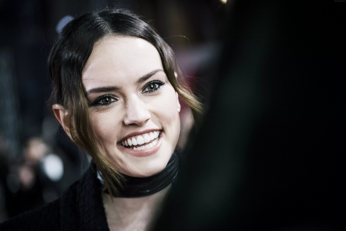 Daisy Ridley smiling