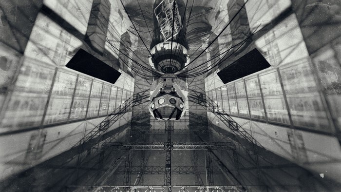Portal 2 screenshot of Aperture Laboratories interior