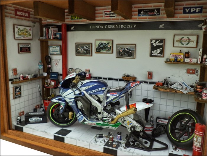 Honda Gresini RC 212 V motorcycle in a workshop diorama