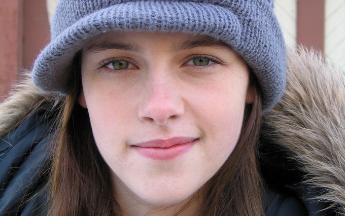 Kristen Stewart wearing a blue beanie and fur-lined jacket