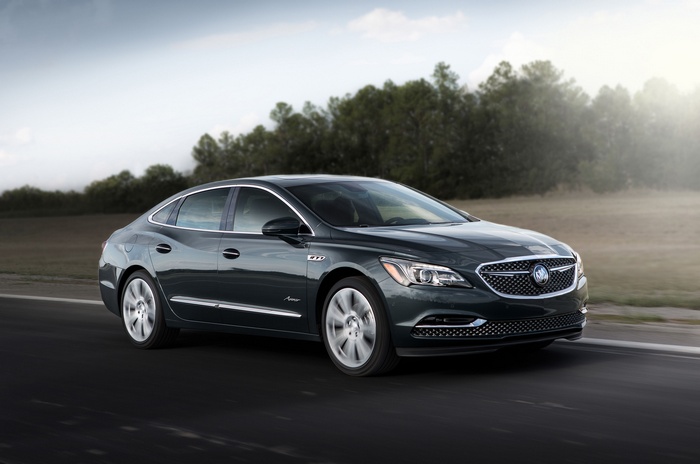 4K 2018 Buick LaCrosse Avenir driving on road