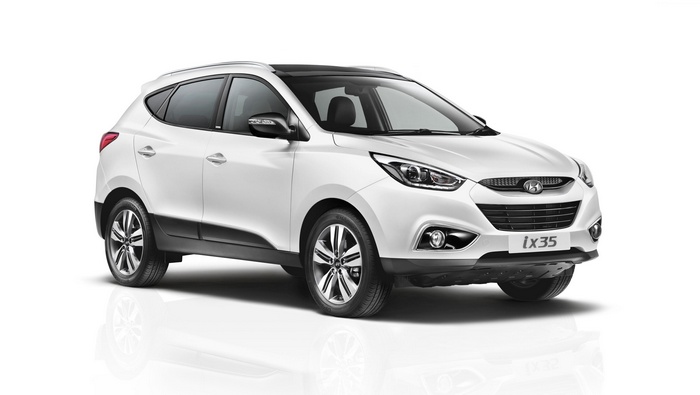White Hyundai ix35 4K